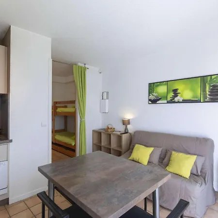 T2 Avec Balcon, Coin Nuit, Kitchenette Equipee Et Acces Direct Aux Activites De Montagne. - Fr-1-400-120